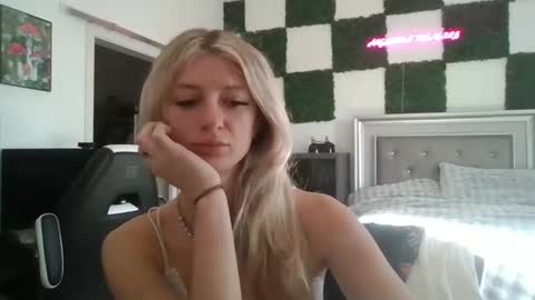 Snapshot of parisbaby2000 chatting on 03-10-26, 02:22 parisbaby2000 online show from 03-10-26, 02:22