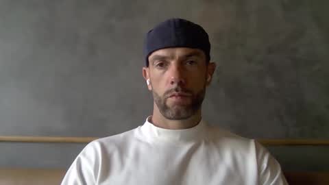 Porn Actor 21cm Hetero online show from 01-15-26, 09:47