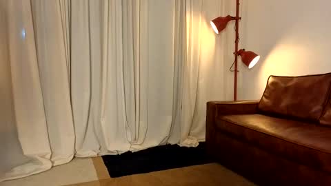 Snapshot of parisstone2 chatting on 10-29-25, 05:20 connie online show from 10-29-25, 05:20