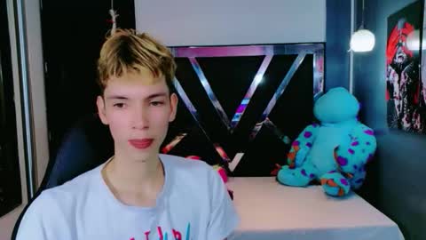 Snapshot of park_jimin1 chatting on 12-15-25, 12:20 park_jimin1 online show from 12-15-25, 12:20