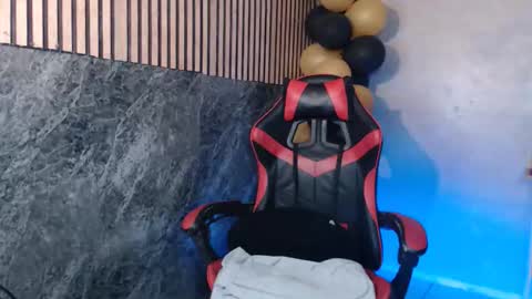 Snapshot of parkseo_yeon chatting on 12-20-25, 02:35 HENRY online show from 12-20-25, 02:35