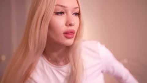 Snapshot of party_4_u chatting on 11-22-25, 12:04 Sofi online show from 11-22-25, 12:04