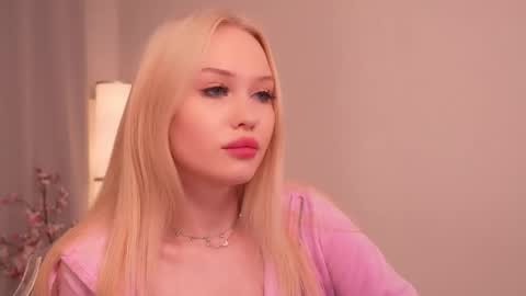 Snapshot of party_4_u chatting on 11-27-25, 01:57 Sofi online show from 11-27-25, 01:57