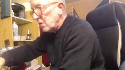 pascal88881 online show from 01-05-25, 05:20