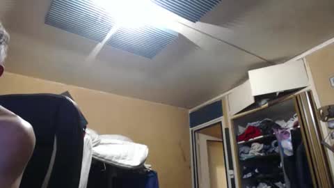 pascal88881 online show from 11-08-25, 04:40