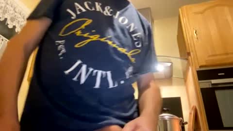 pascalou02 online show from 12-16-25, 06:02