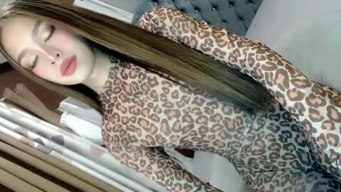 Snapshot of passion_de_amor18 chatting on 01-24-25, 01:57 Tasty Alice online show from 01-24-25, 01:57
