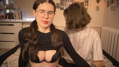 Snapshot of passiondesire_ chatting on 03-22-26, 08:40 Zoe online show from 03-22-26, 08:40