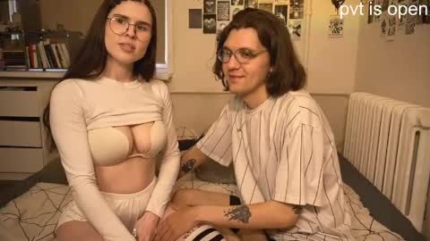 Snapshot of passiondesire_ chatting on 05-20-26, 04:46 Zoe online show from 05-20-26, 04:46