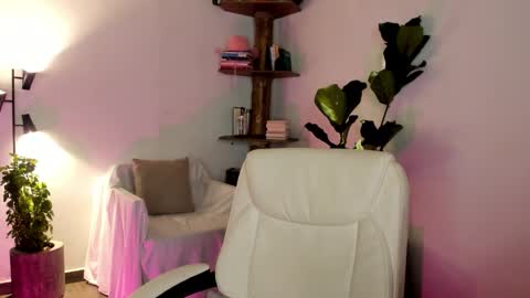 Snapshot of passionlover_ chatting on 01-17-26, 04:06 online show from 01-17-26, 04:06