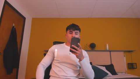 Snapshot of paul_evanss chatting on 12-03-24, 01:21 Paul online show from 12-03-24, 01:21