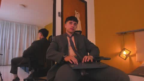 Snapshot of paul_evanss chatting on 12-28-24, 02:10 Paul online show from 12-28-24, 02:10