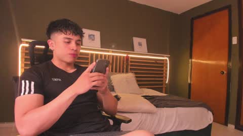 Snapshot of paul_evanss chatting on 01-16-25, 05:33 Paul online show from 01-16-25, 05:33