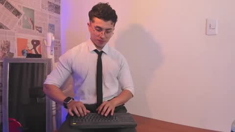 Snapshot of paul_evanss chatting on 02-11-25, 03:18 Paul online show from 02-11-25, 03:18