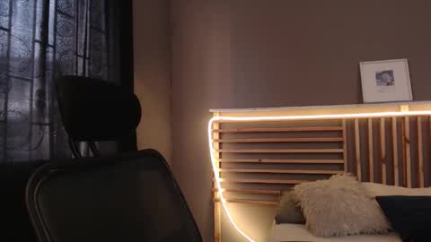 Snapshot of paul_evanss chatting on 02-06-26, 01:03 Paul online show from 02-06-26, 01:03