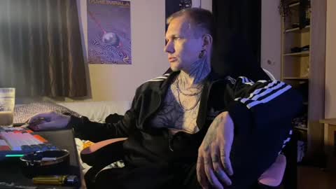 Snapshot of paul_razor chatting on 05-09-26, 03:17 Paul online show from 05-09-26, 03:17