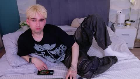 Paul online show from 04-01-26, 01:41