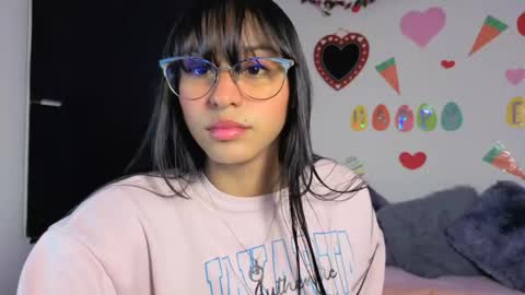 Snapshot of paulacutexs chatting on 04-19-26, 04:01 Paula online show from 04-19-26, 04:01