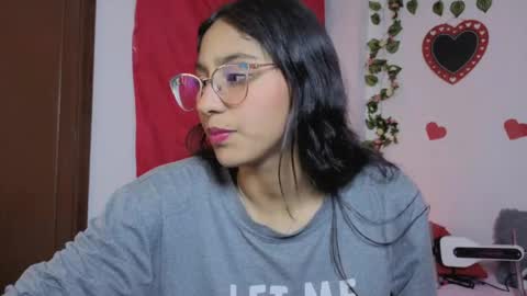 Snapshot of paulacutexs chatting on 05-31-26, 04:09 Paula online show from 05-31-26, 04:09