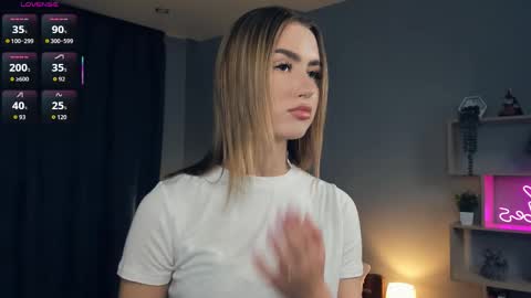 Snapshot of paulettelafevre chatting on 10-04-25, 07:12 Eva online show from 10-04-25, 07:12