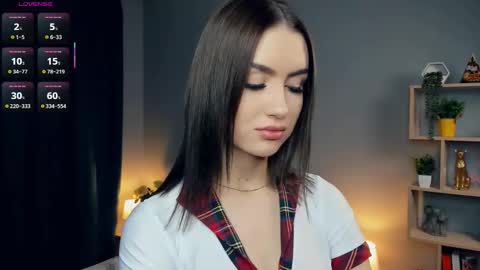 Snapshot of paulettelafevre chatting on 10-16-25, 07:15 Eva online show from 10-16-25, 07:15