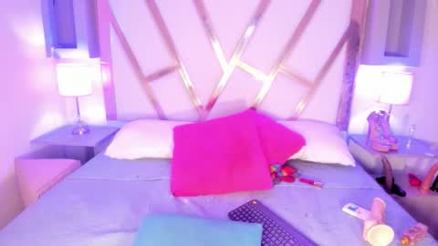 Snapshot of paulina_ruiz_ chatting on 11-20-25, 08:08 online show from 11-20-25, 08:08