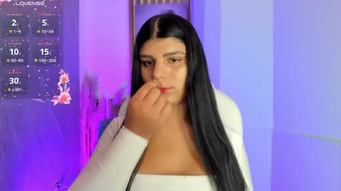 Snapshot of paulinabelle chatting on 05-17-26, 01:18 Paulina Belle online show from 05-17-26, 01:18