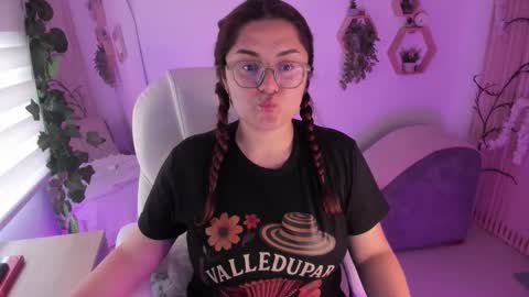 Snapshot of paulinacostello chatting on 10-12-25, 07:02 Estefania online show from 10-12-25, 07:02