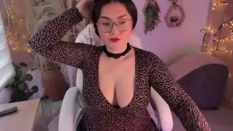 Snapshot of paulinacostello chatting on 11-22-25, 02:05 Estefania online show from 11-22-25, 02:05