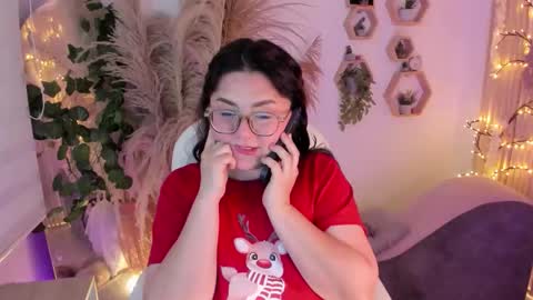 Snapshot of paulinacostello chatting on 11-25-25, 01:16 Estefania online show from 11-25-25, 01:16