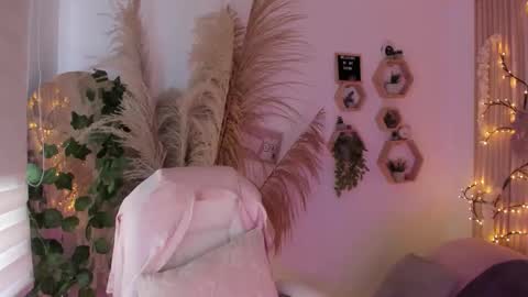 Snapshot of paulinacostello chatting on 12-03-25, 06:28 Estefania online show from 12-03-25, 06:28