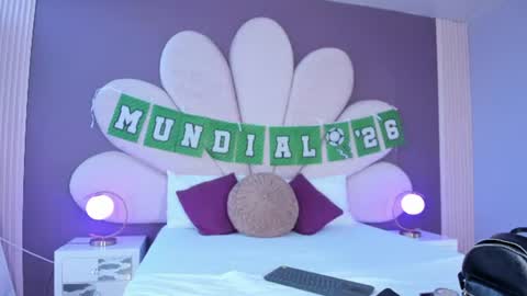 Paulina online show from 06-19-26, 01:04