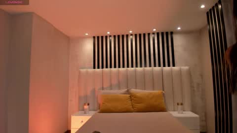 Paulina Santos  online show from 02-27-26, 07:47