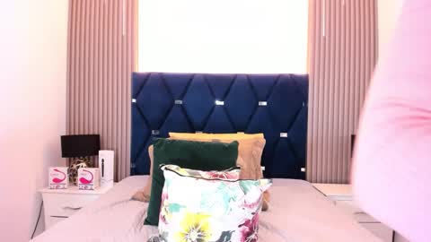 Snapshot of pauline_fox chatting on 11-01-25, 01:29 Pauline online show from 11-01-25, 01:29