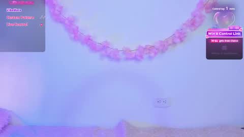 Snapshot of pauline_golden1 chatting on 02-12-25, 03:18 Pauline online show from 02-12-25, 03:18