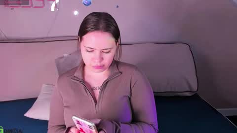 Snapshot of pauline_moore chatting on 10-19-25, 10:05 Erica online show from 10-19-25, 10:05