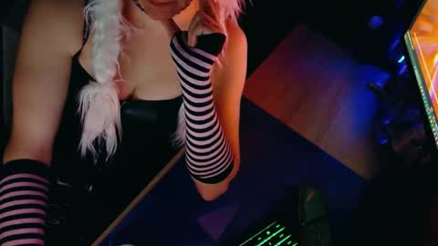 Snapshot of paulinetranspl chatting on 05-13-26, 11:00 ensui online show from 05-13-26, 11:00