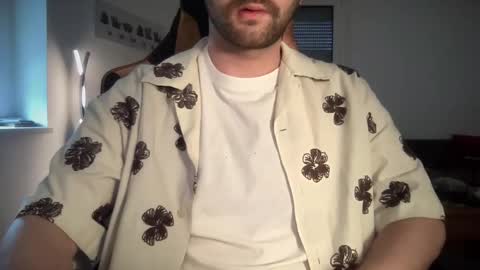 Snapshot of paulsimpsn chatting on 02-01-26, 01:42 love bush online show from 02-01-26, 01:42