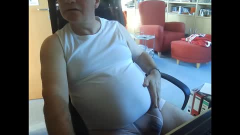 Snapshot of pavlovsdog2006 chatting on 02-09-26, 09:46 Pavlov aka Peter online show from 02-09-26, 09:46