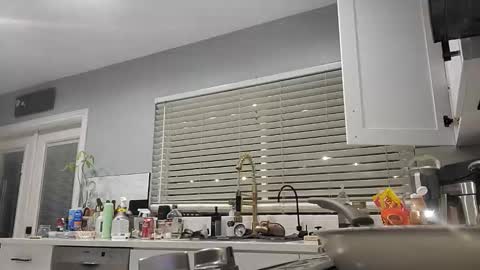 Snapshot of pavonesplash chatting on 12-21-25, 12:29 Pavone splash online show from 12-21-25, 12:29