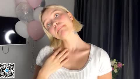 Lola online show from 11-21-25, 03:22