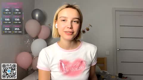 Lola online show from 11-23-25, 03:12