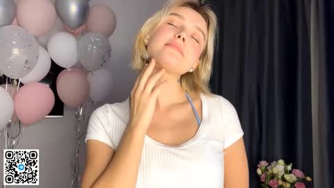 Lola online show from 11-25-25, 02:39