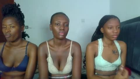 Snapshot of peach_ebonny chatting on 06-27-26, 07:02 peach_ebonny online show from 06-27-26, 07:02