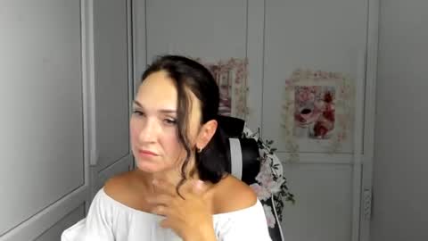 Christina online show from 08-06-26, 12:18