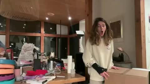 Snapshot of peacheekitty chatting on 10-24-25, 01:13 Effyyyyy online show from 10-24-25, 01:13