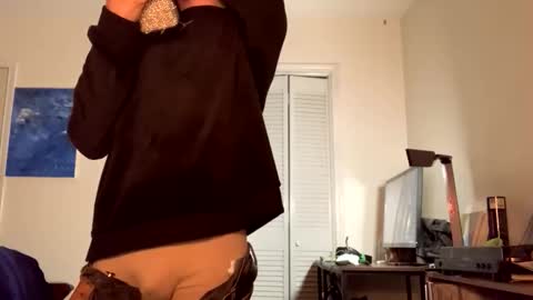 Snapshot of peacheshole chatting on 11-01-25, 03:08 Loverboy online show from 11-01-25, 03:08