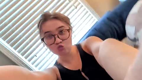 peachespunkins online show from 03-29-26, 08:20