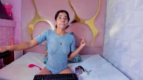 Snapshot of peachrougeh chatting on 12-17-25, 08:59 peachrougeh online show from 12-17-25, 08:59