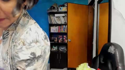 Tangerine Penaut online show from 10-08-25, 11:24